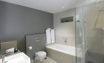 The Capital on Bath 3*
