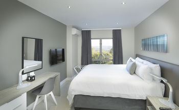 The Capital on Bath 3*