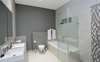 The Capital on Bath 3*