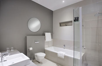 The Capital on Bath 3*