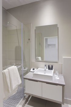 The Capital on Bath 3*