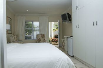 Gordon's Beach Lodge 4*