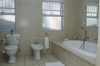 Gordon's Beach Lodge 4*