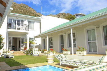 Gordon's Beach Lodge 4*