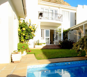 Gordon's Beach Lodge 4*