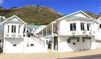 Gordon's Beach Lodge 4*