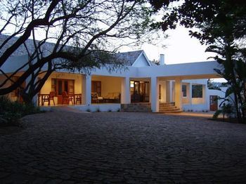 Heatherdale Guesthouse & Shuttle Services 3*