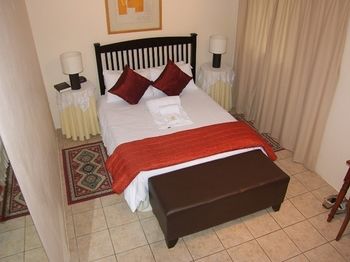 Heatherdale Guesthouse & Shuttle Services 3*