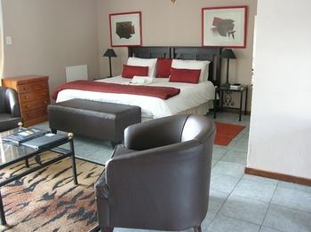Heatherdale Guesthouse & Shuttle Services 3*