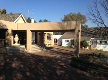 Heatherdale Guesthouse & Shuttle Services 3*
