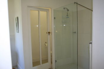 Paternoster Place 3*
