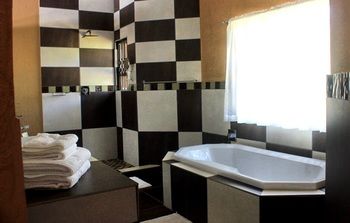 Bambuu Lakeside Lodge 3*