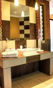 Bambuu Lakeside Lodge 3*
