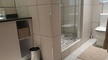 Six Valk Avenue Guest House 3*
