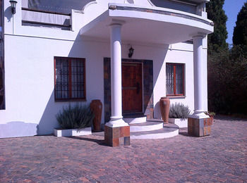 Six Valk Avenue Guest House 3*