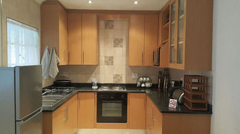 Six Valk Avenue Guest House 3*