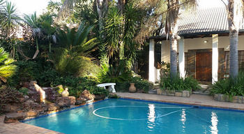 Six Valk Avenue Guest House 3*