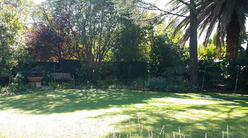 Six Valk Avenue Guest House 3*