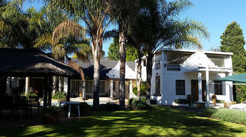 Six Valk Avenue Guest House 3*