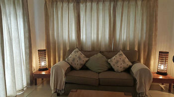 Six Valk Avenue Guest House 3*