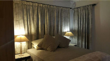 Six Valk Avenue Guest House 3*