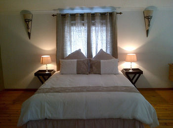 Six Valk Avenue Guest House 3*
