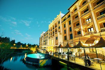 Pivot Hotel Montecasino 4*