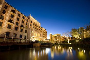 Pivot Hotel Montecasino 4*