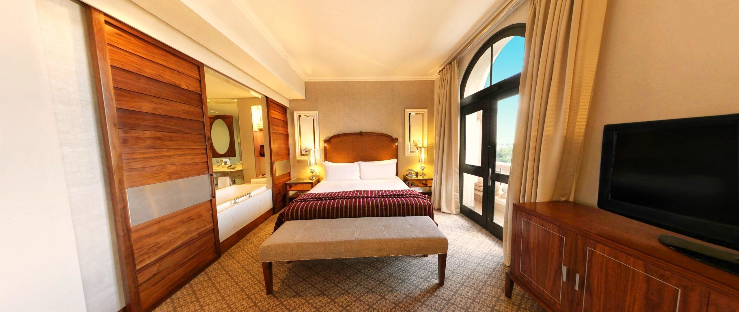 Pivot Hotel Montecasino 4*