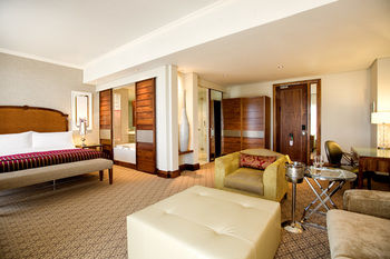 Pivot Hotel Montecasino 4*