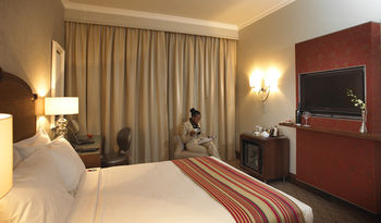 Pivot Hotel Montecasino 4*