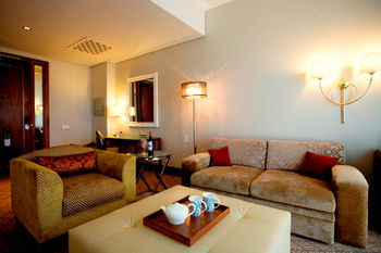 Pivot Hotel Montecasino 4*