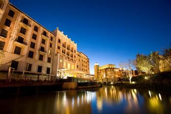 Pivot Hotel Montecasino 4*