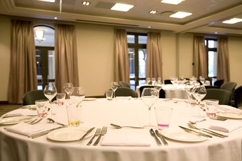 Pivot Hotel Montecasino 4*