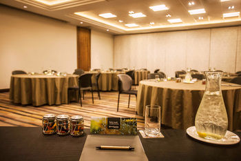 Pivot Hotel Montecasino 4*