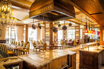 Pivot Hotel Montecasino 4*