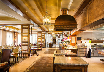 Pivot Hotel Montecasino 4*
