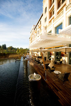 Pivot Hotel Montecasino 4*
