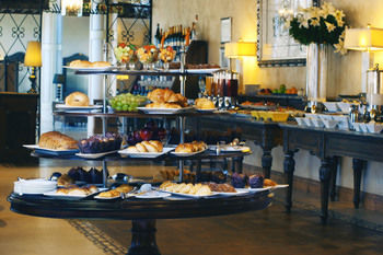 Pivot Hotel Montecasino 4*