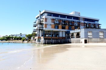 Hoedjiesbaai Hotel 2*