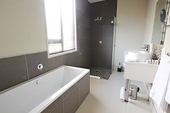 The One 8 Hotel 4*