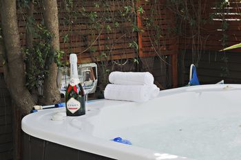 The One 8 Hotel 4*