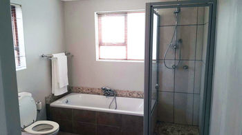 Dilisca Guesthouse 4*