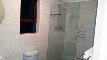Dilisca Guesthouse 4*
