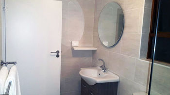 Dilisca Guesthouse 4*