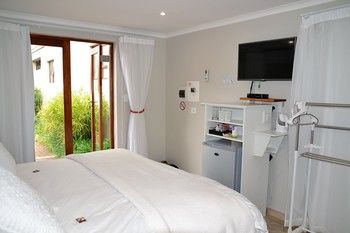 Dilisca Guesthouse 4*