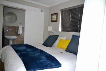Dilisca Guesthouse 4*