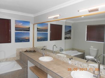 Dilisca Guesthouse 4*