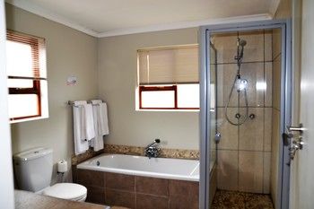 Dilisca Guesthouse 4*