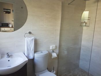 Dilisca Guesthouse 4*